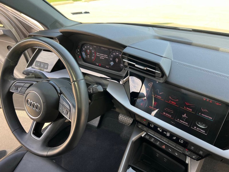 Audi A3 Vehicle Full-screen Gallery Image 13