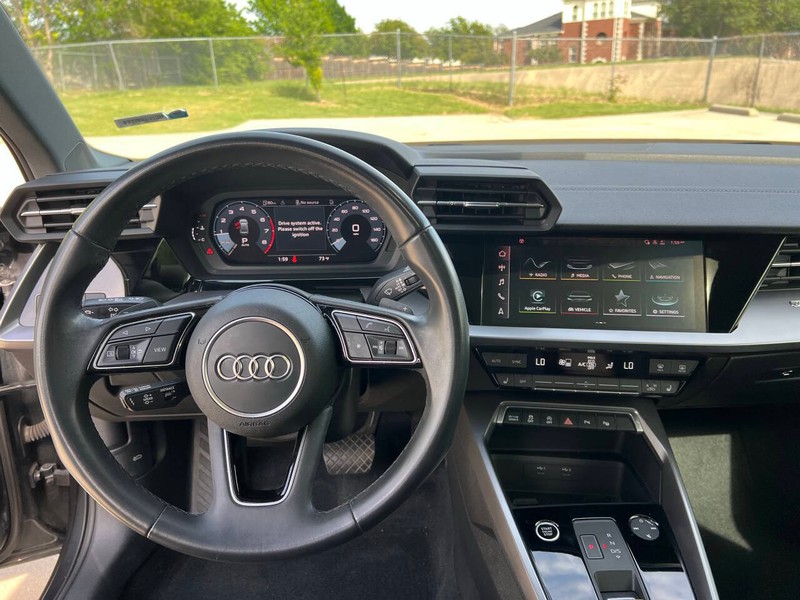 Audi A3 Vehicle Full-screen Gallery Image 14