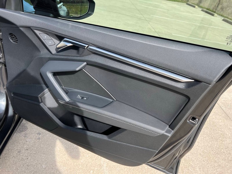 Audi A3 Vehicle Full-screen Gallery Image 17