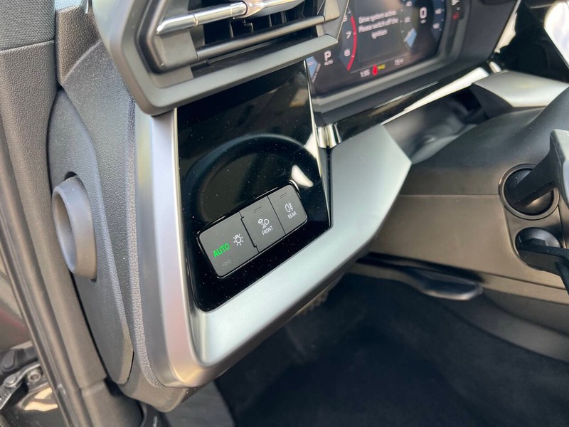 Audi A3 Vehicle Full-screen Gallery Image 20