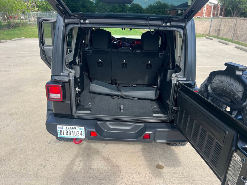 Jeep Wrangler Unlimited Vehicle Full-screen Gallery Image 10