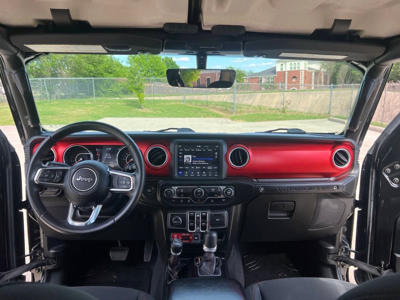 Jeep Wrangler Unlimited Vehicle Full-screen Gallery Image 16