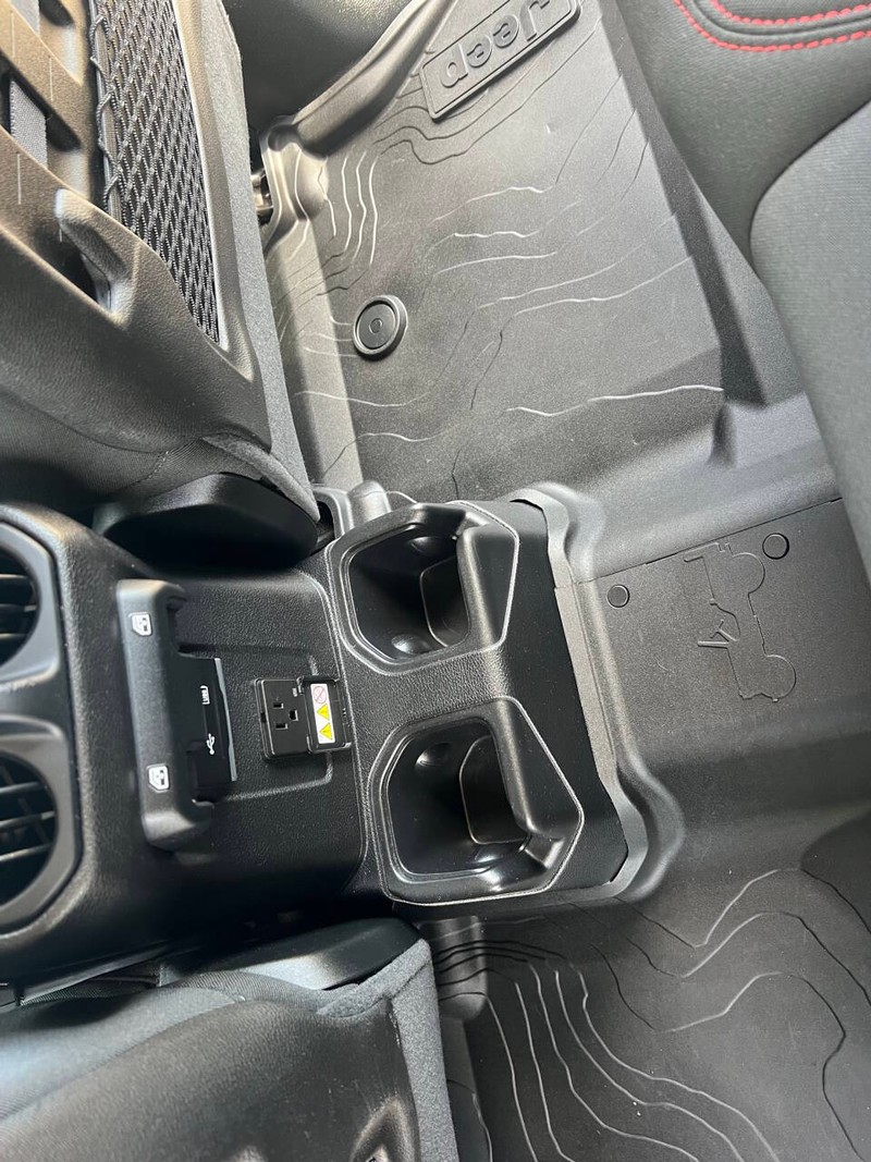 Jeep Wrangler Unlimited Vehicle Full-screen Gallery Image 18