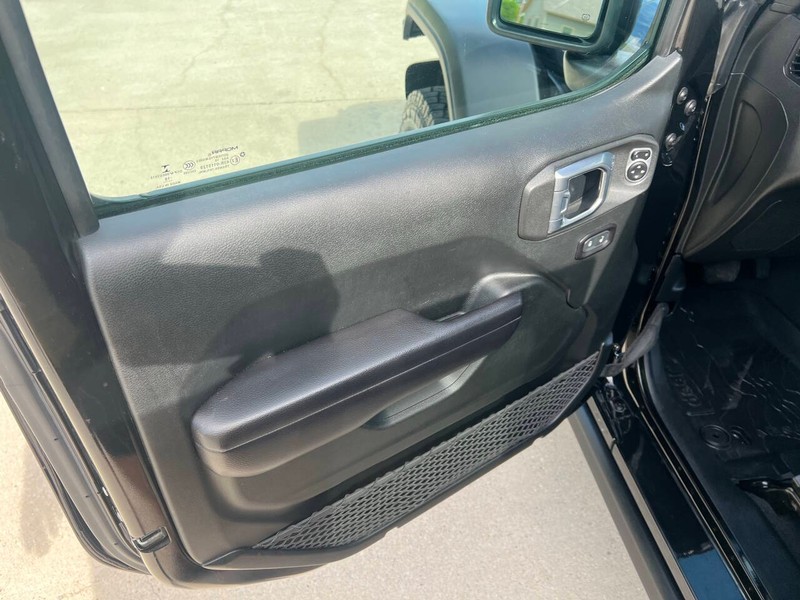 Jeep Wrangler Unlimited Vehicle Full-screen Gallery Image 19