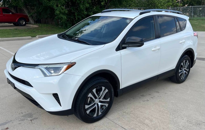 Toyota RAV4 Vehicle Full-screen Gallery Image 02