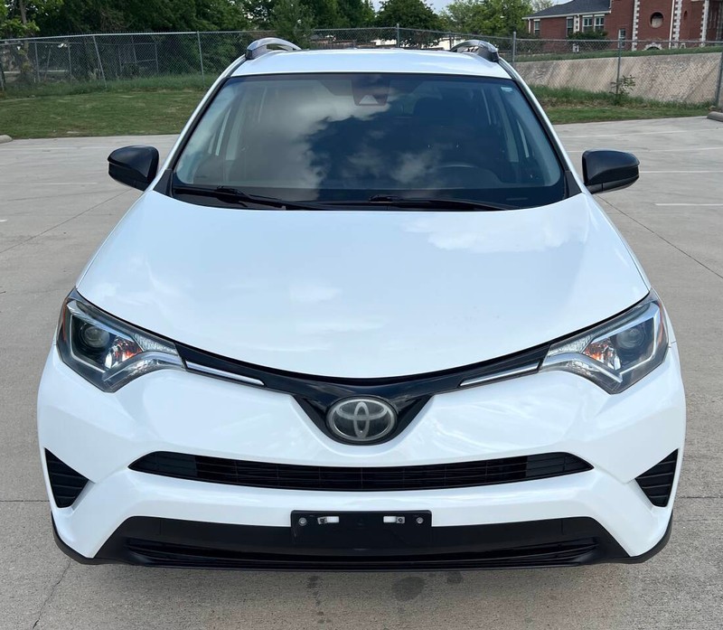 Toyota RAV4 Vehicle Full-screen Gallery Image 03