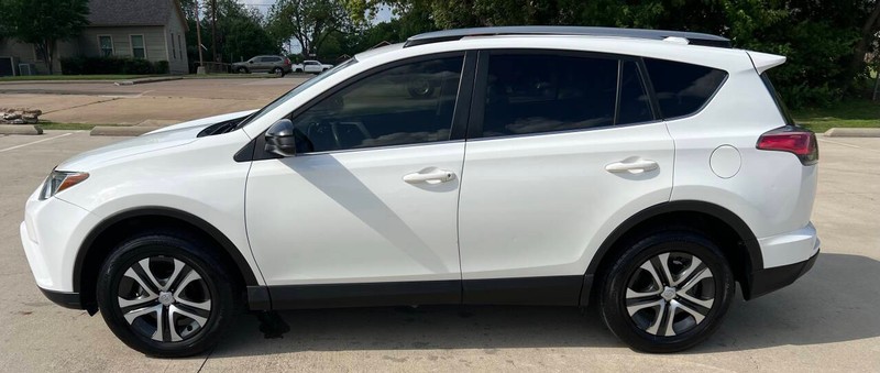 Toyota RAV4 Vehicle Full-screen Gallery Image 07