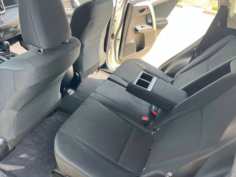 Toyota RAV4 Vehicle Full-screen Gallery Image 14