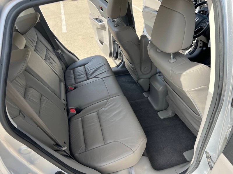 Honda CR-V Vehicle Full-screen Gallery Image 11