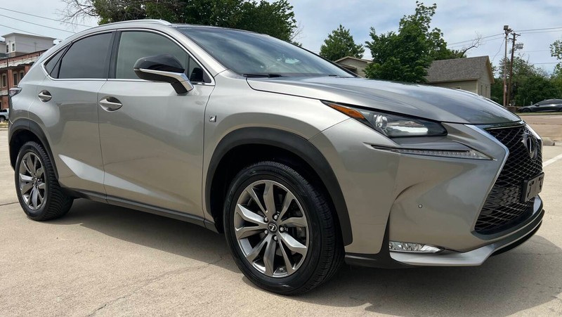 Lexus NX 200t Vehicle Full-screen Gallery Image 02