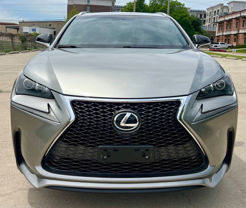 Lexus NX 200t Vehicle Full-screen Gallery Image 03