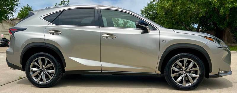 Lexus NX 200t Vehicle Full-screen Gallery Image 04