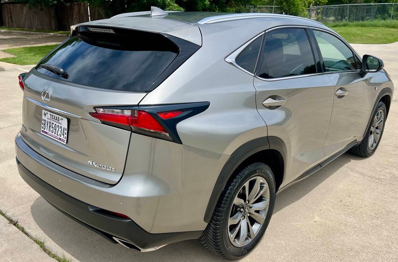 Lexus NX 200t Vehicle Full-screen Gallery Image 05