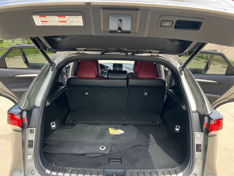 Lexus NX 200t Vehicle Full-screen Gallery Image 09