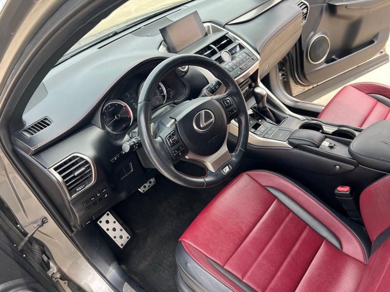 Lexus NX 200t Vehicle Full-screen Gallery Image 10