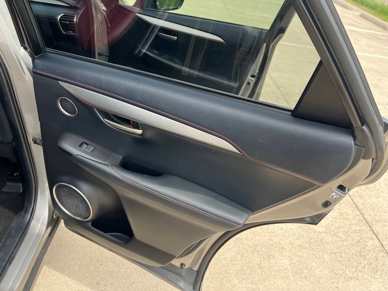 Lexus NX 200t Vehicle Full-screen Gallery Image 13