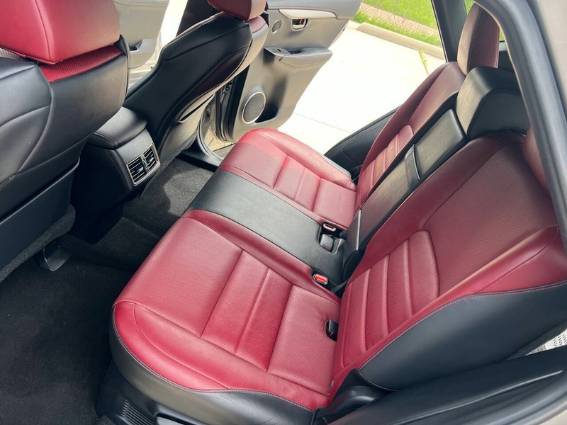 Lexus NX 200t Vehicle Full-screen Gallery Image 14