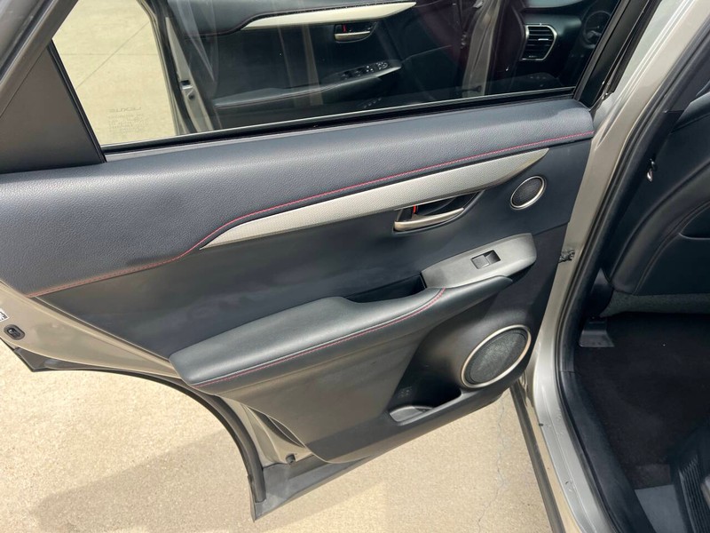 Lexus NX 200t Vehicle Full-screen Gallery Image 15