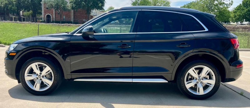 Audi Q5 Vehicle Full-screen Gallery Image 02