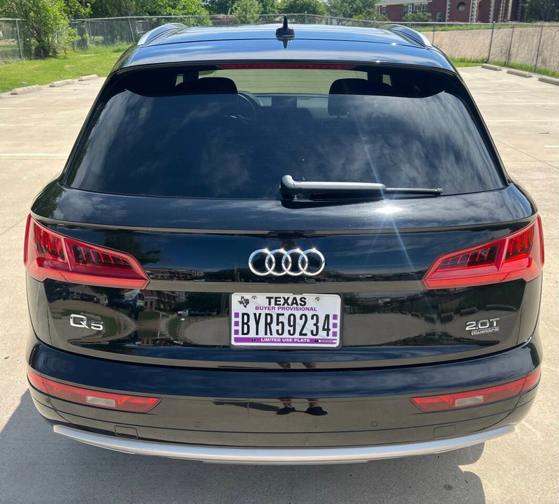 Audi Q5 Vehicle Full-screen Gallery Image 04