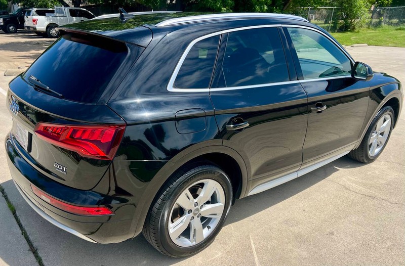 Audi Q5 Vehicle Full-screen Gallery Image 05