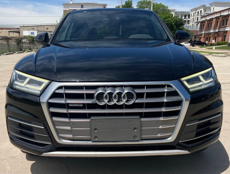 Audi Q5 Vehicle Full-screen Gallery Image 07