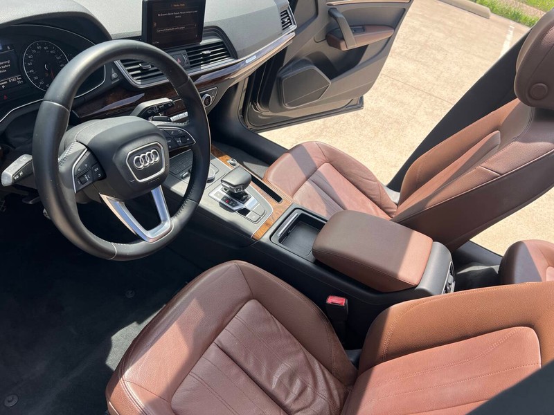 Audi Q5 Vehicle Full-screen Gallery Image 15