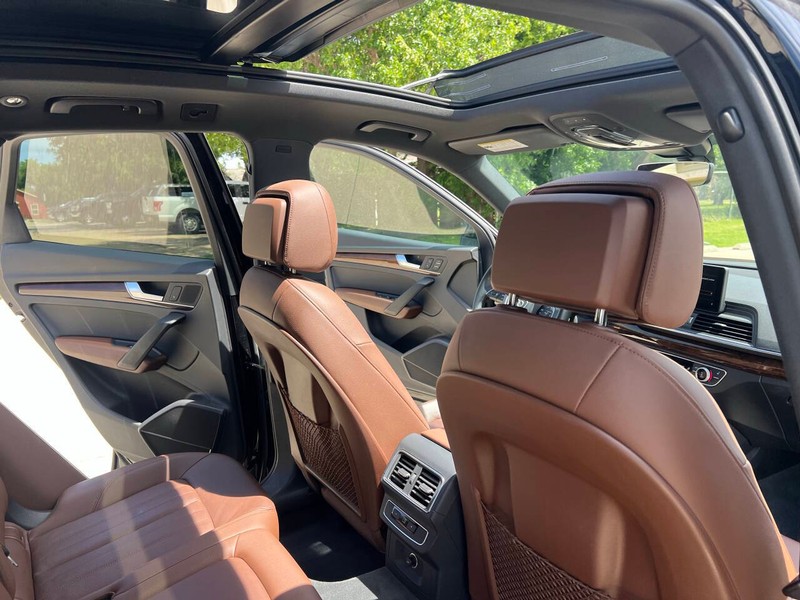 Audi Q5 Vehicle Full-screen Gallery Image 17