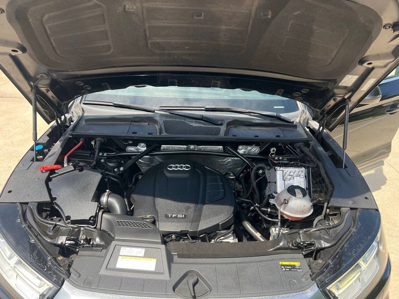 Audi Q5 Vehicle Full-screen Gallery Image 18