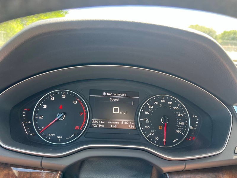 Audi Q5 Vehicle Full-screen Gallery Image 20