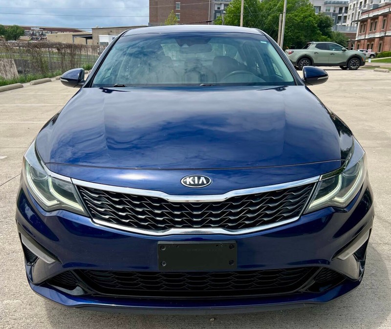 Kia Optima Vehicle Full-screen Gallery Image 02