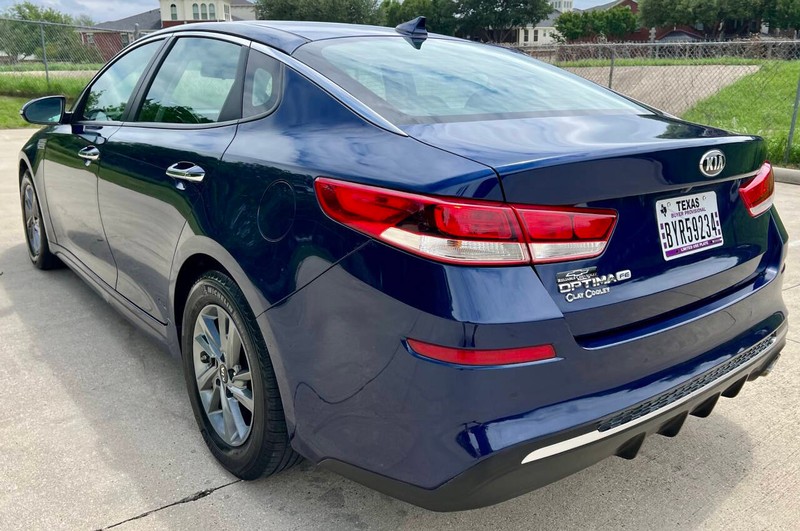 Kia Optima Vehicle Full-screen Gallery Image 05