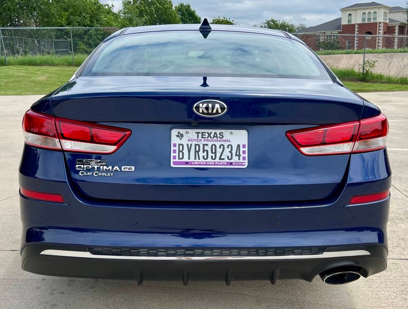 Kia Optima Vehicle Full-screen Gallery Image 06