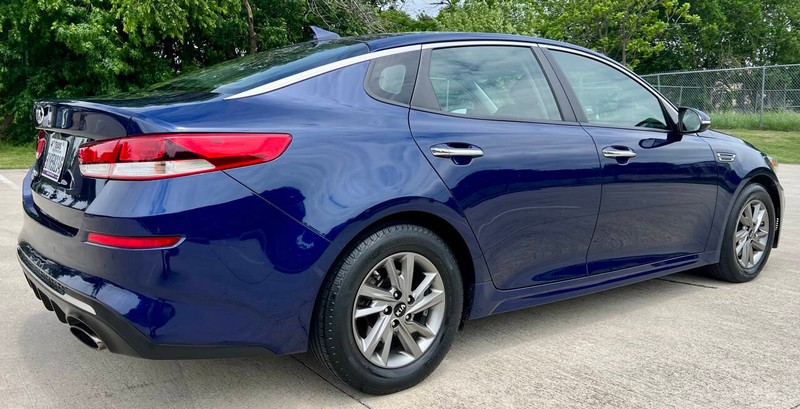 Kia Optima Vehicle Full-screen Gallery Image 07