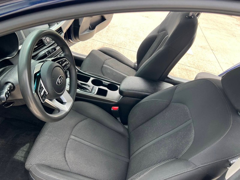 Kia Optima Vehicle Full-screen Gallery Image 09