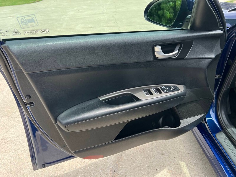 Kia Optima Vehicle Full-screen Gallery Image 10