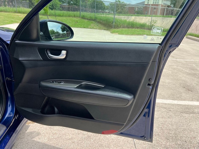 Kia Optima Vehicle Full-screen Gallery Image 12