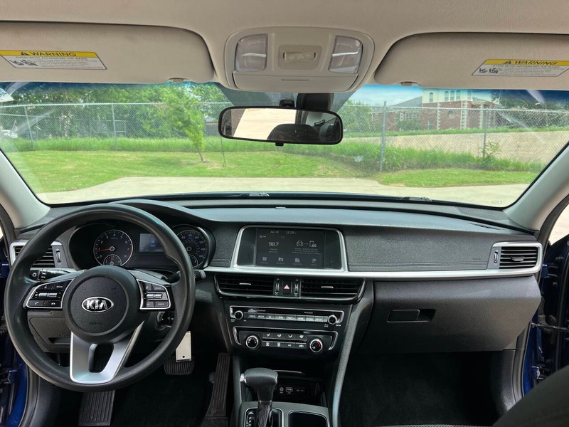 Kia Optima Vehicle Full-screen Gallery Image 13