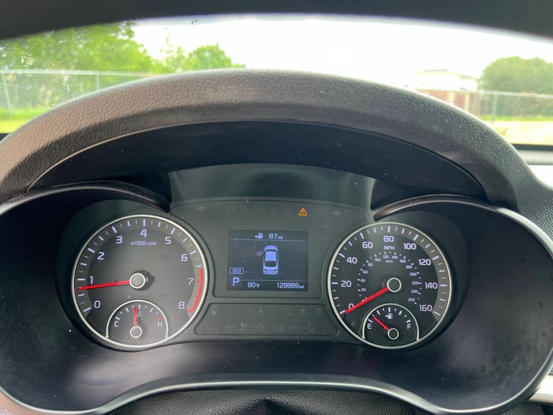 Kia Optima Vehicle Full-screen Gallery Image 15