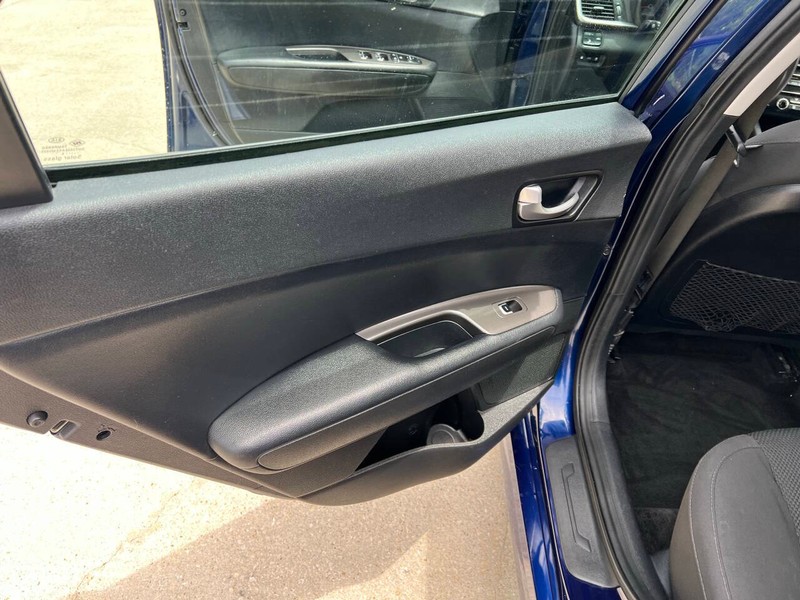 Kia Optima Vehicle Full-screen Gallery Image 18