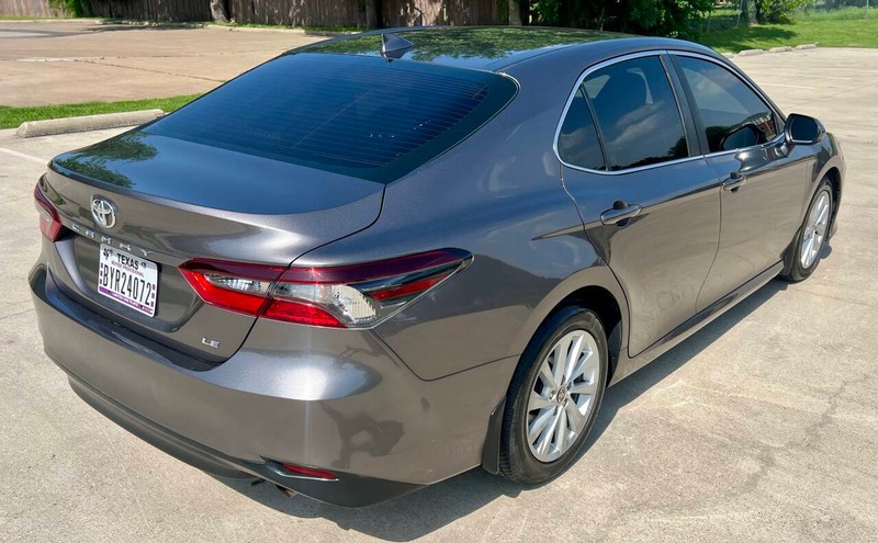 Toyota Camry Vehicle Full-screen Gallery Image 02