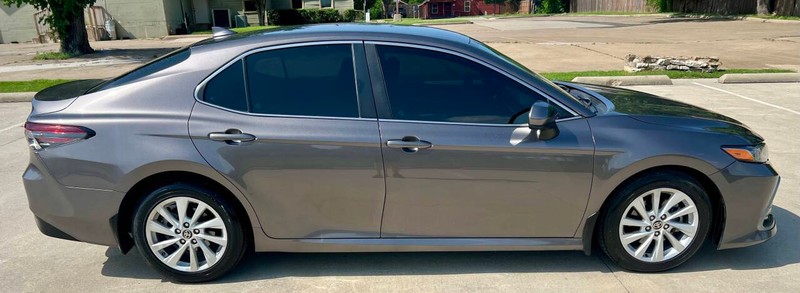 Toyota Camry Vehicle Full-screen Gallery Image 03