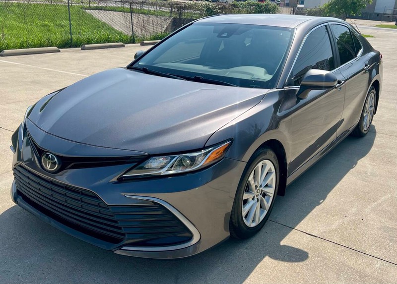 Toyota Camry Vehicle Full-screen Gallery Image 06