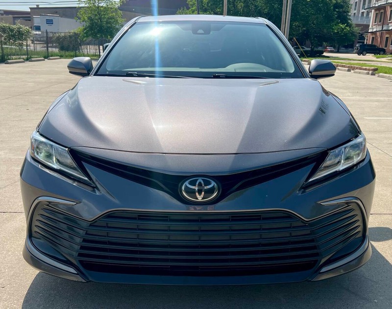 Toyota Camry Vehicle Full-screen Gallery Image 07