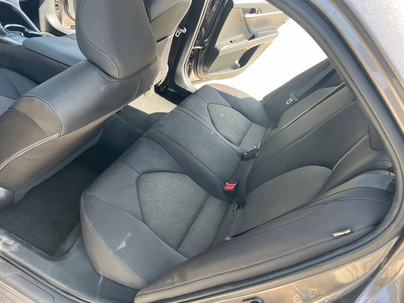 Toyota Camry Vehicle Full-screen Gallery Image 10