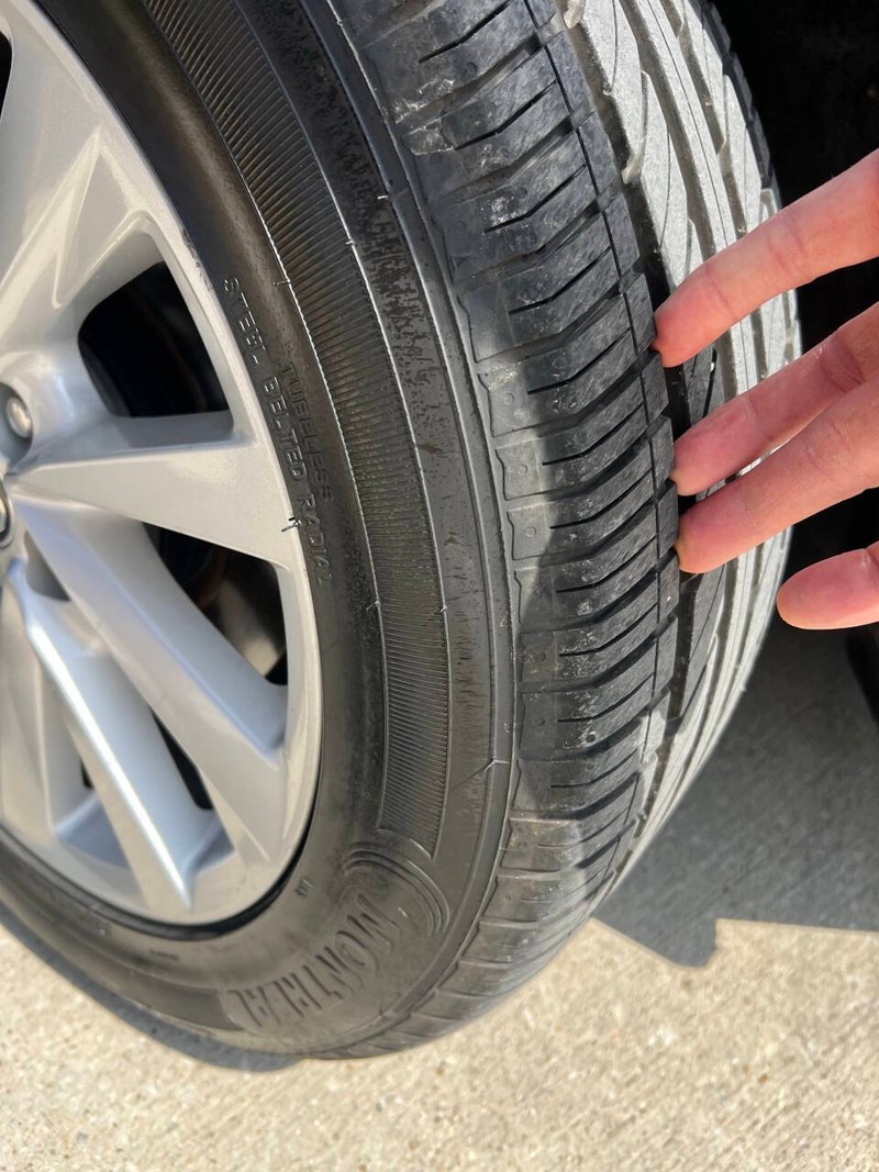 Toyota Camry Vehicle Full-screen Gallery Image 13