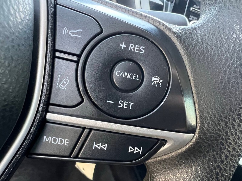 Toyota Camry Vehicle Full-screen Gallery Image 18