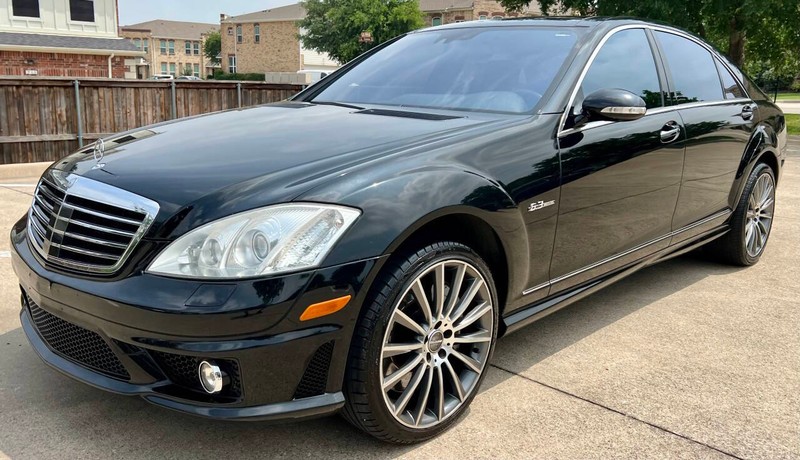 Mercedes-Benz S-Class Vehicle Full-screen Gallery Image 01