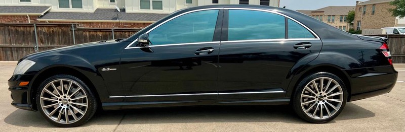 Mercedes-Benz S-Class Vehicle Full-screen Gallery Image 02