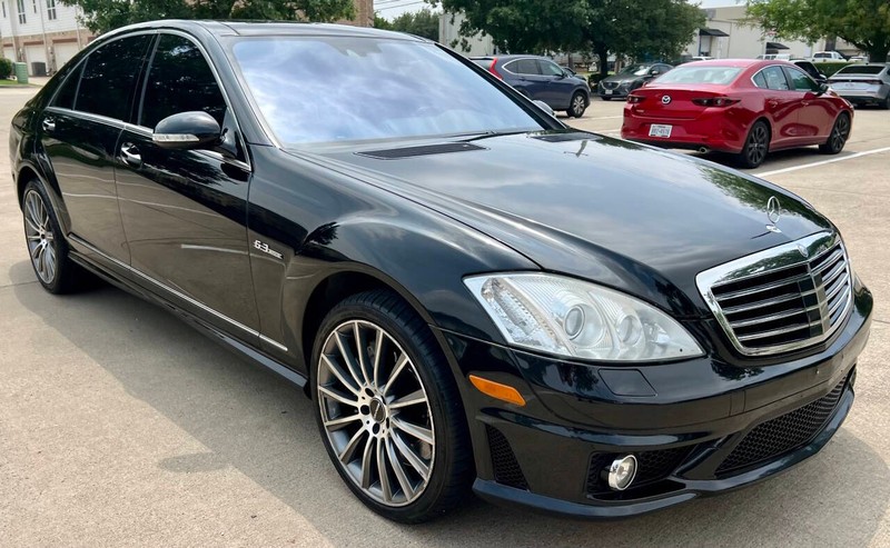 Mercedes-Benz S-Class Vehicle Full-screen Gallery Image 06